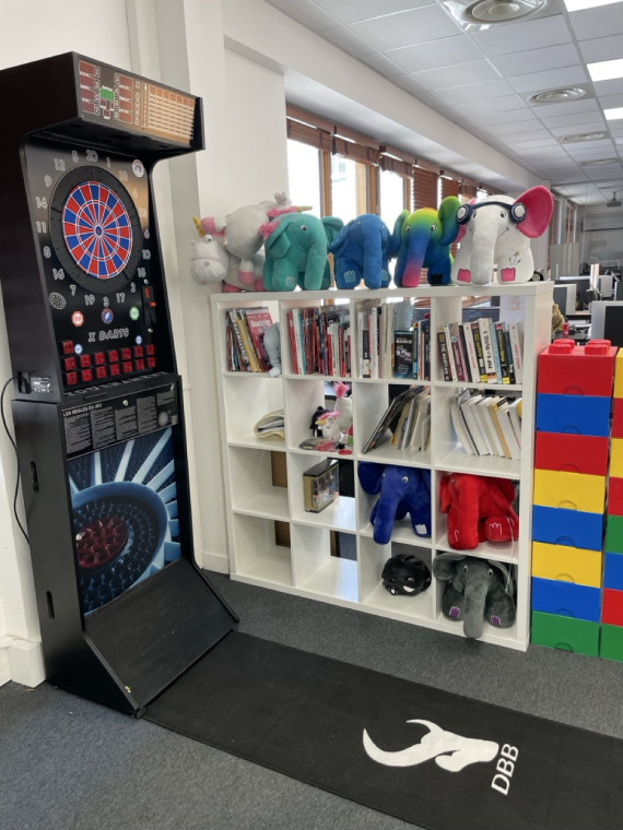 Location borne de fléchettes X-Dart noire à la journée